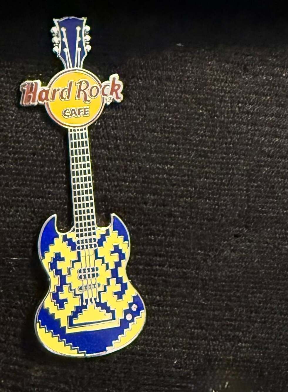 Hard Rock Cafe Guitar Pin